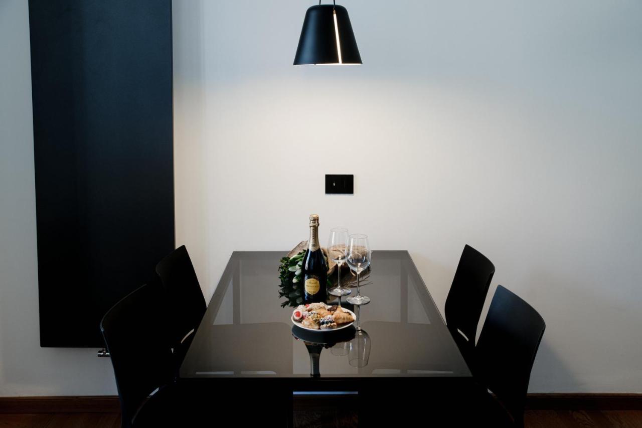 Dome'S Charme - The House Of Travelers Apartment โกโม ภายนอก รูปภาพ