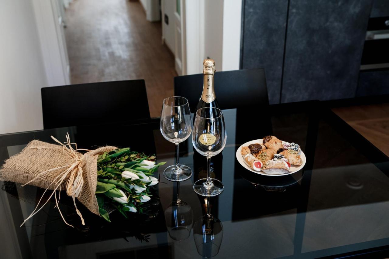 Dome'S Charme - The House Of Travelers Apartment โกโม ภายนอก รูปภาพ